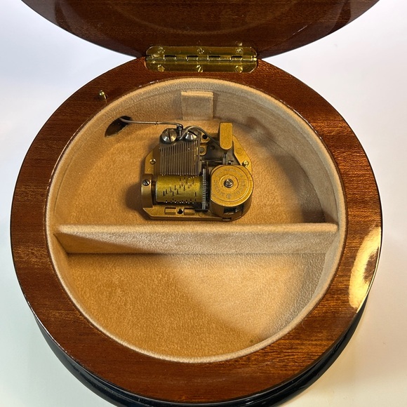 Reuge Music Box The Four Seasons Summer Butterfly Floral Inlaid Wood - Picture 3 of 16